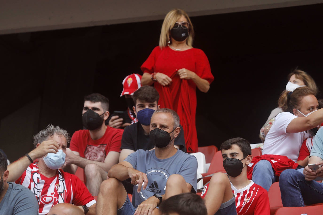 Fotos: Así fue la vuelta de la afición a El Molinón