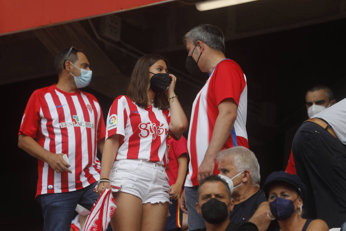 Fotos: Así fue la vuelta de la afición a El Molinón