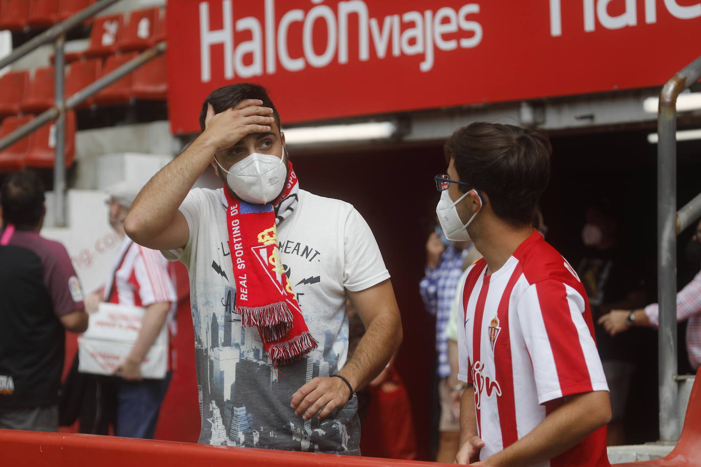 Fotos: Así fue la vuelta de la afición a El Molinón