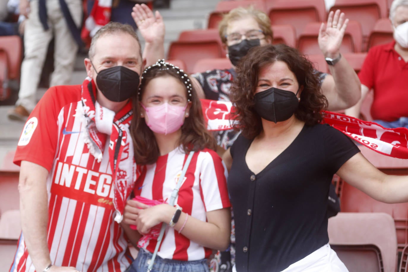 Fotos: Así fue la vuelta de la afición a El Molinón