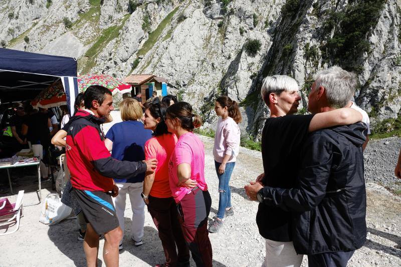 Los cántabros Ramón González y José Antonio García con familiares y amigos