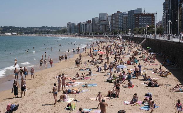 Bañistas en San Lorenzo 