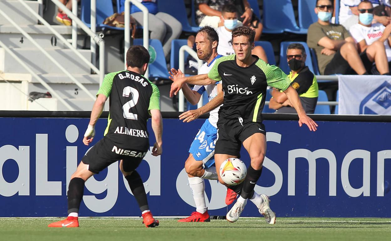 Un instante durante el encuentro entre el Tenerife y el Sporting 