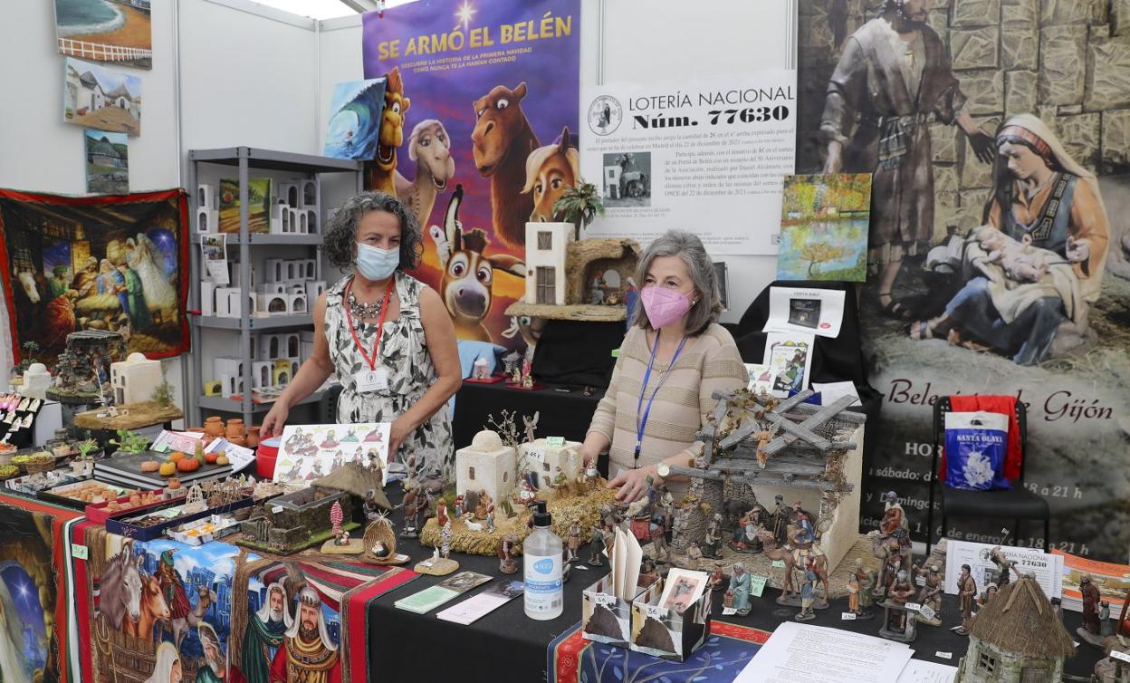Puesto de la Asociación Belenista, lleno de productos, en el pabellón 8. 