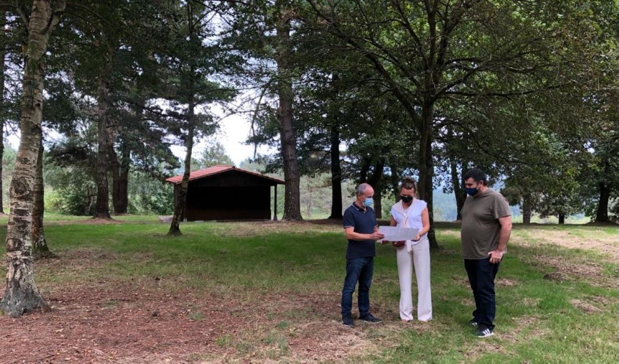 La alcaldesa de Candamo, Natalia González, visitó esta misma semana el final de los trabajos. 