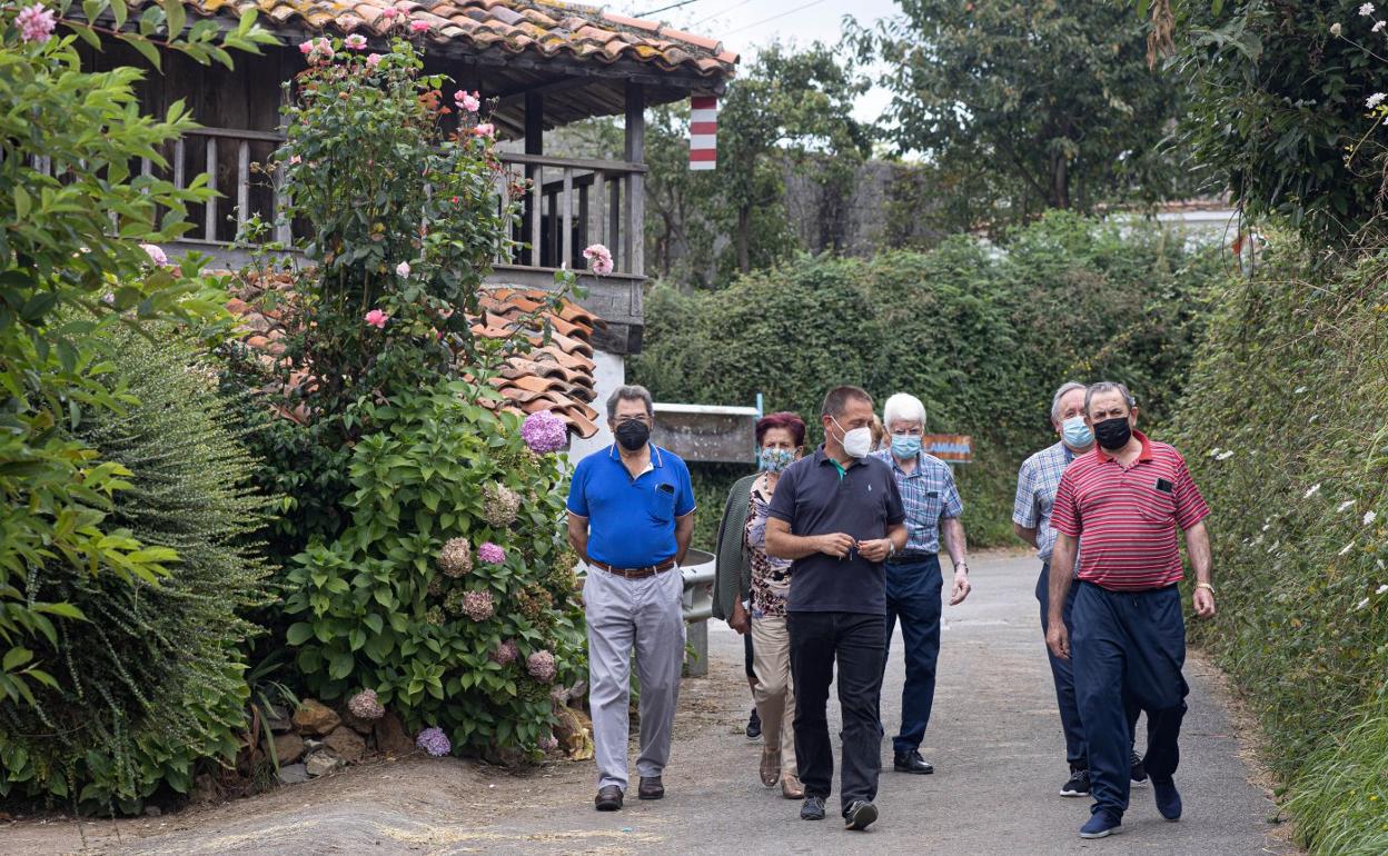 «A 4 kilómetros de Oviedo, a años luz en otros asuntos»