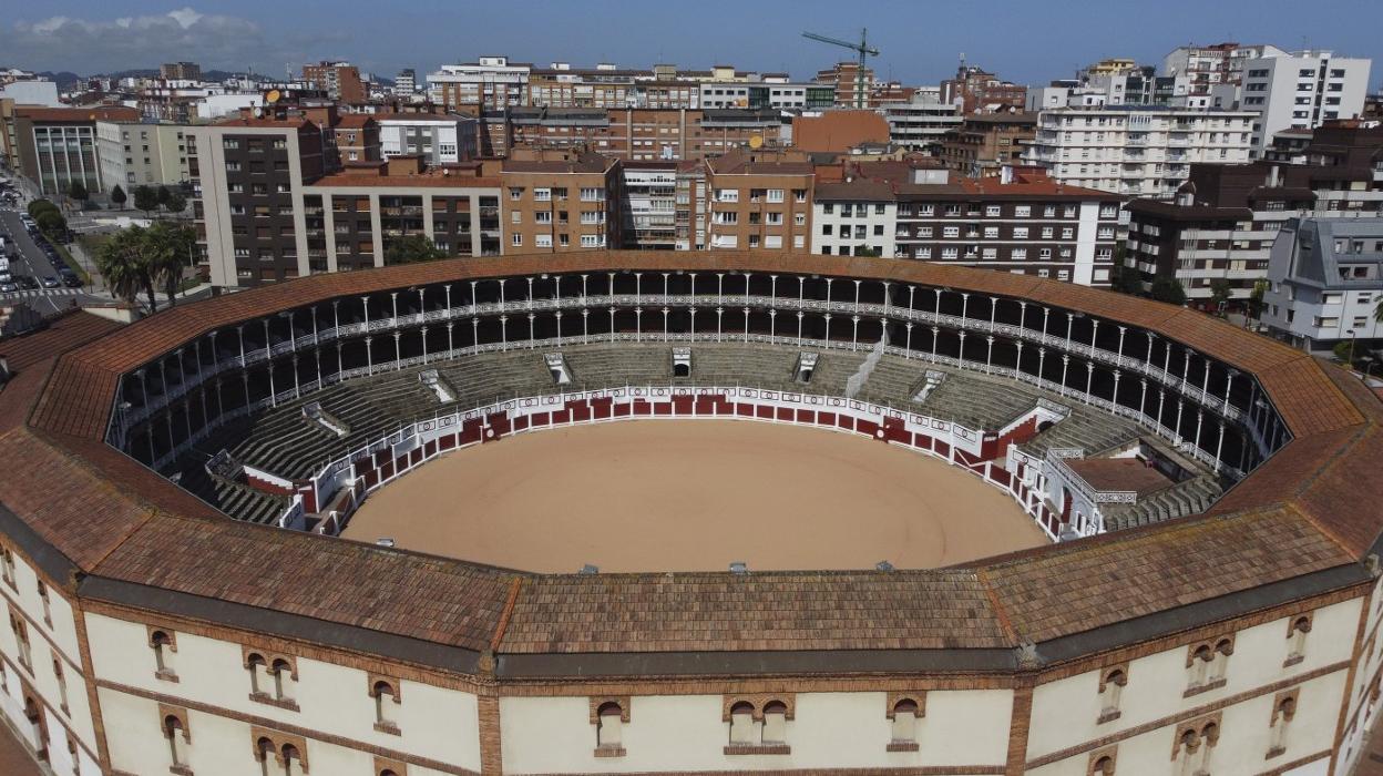 Vista aérea de la plaza de toros desde uno de los edificios que la rodean. 