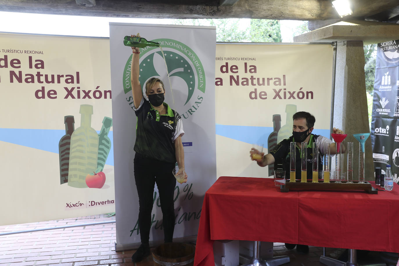 El Jardín Botánico de Gijón ha acogido este jueves la quinta fase del XXVIII Campeonato Oficial de Escanciadores. Wilkin Aquiles conserva la primera posición en la clasificación regional