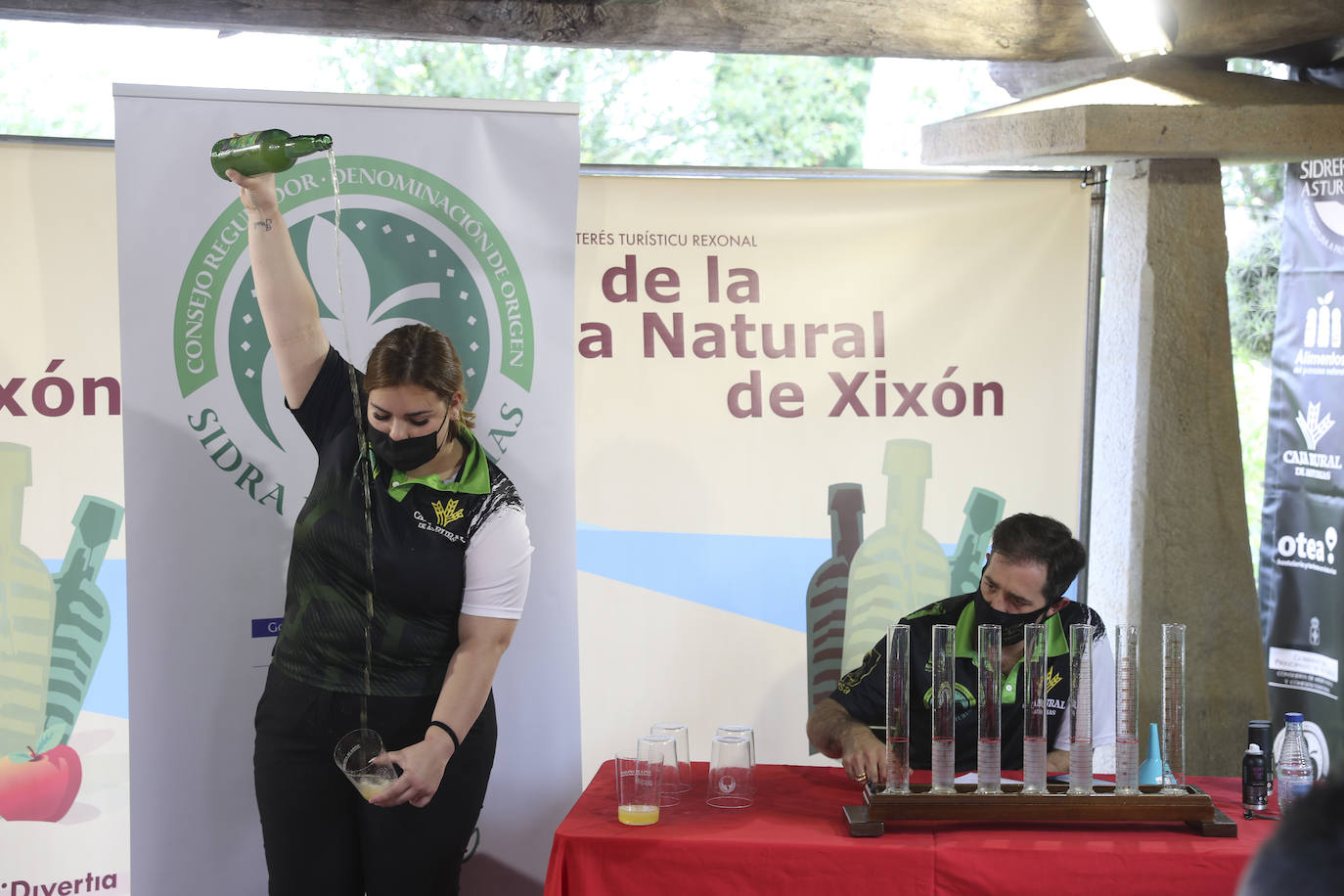 El Jardín Botánico de Gijón ha acogido este jueves la quinta fase del XXVIII Campeonato Oficial de Escanciadores. Wilkin Aquiles conserva la primera posición en la clasificación regional