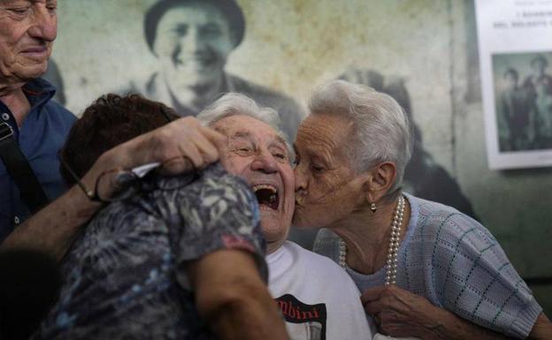 Por primera vez desde el final de la guerra, este veterano de 97 años se reencontró con los tres hermanos.