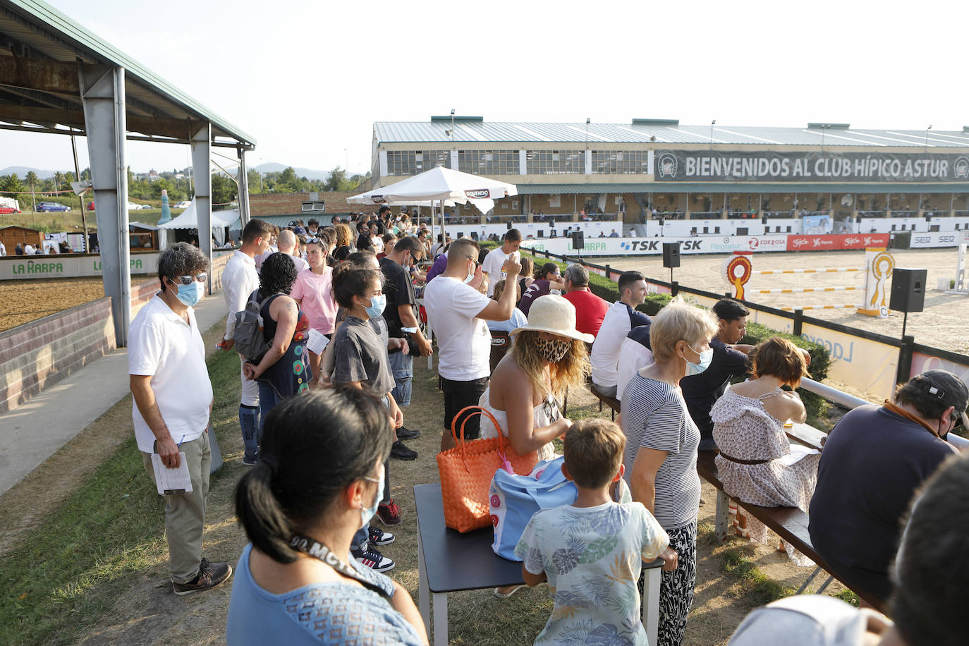 El circuito hípico gijonés regresa con varios concursos hípicos este verano como alternativa al concurso de saltos internacional de Las Mestas
