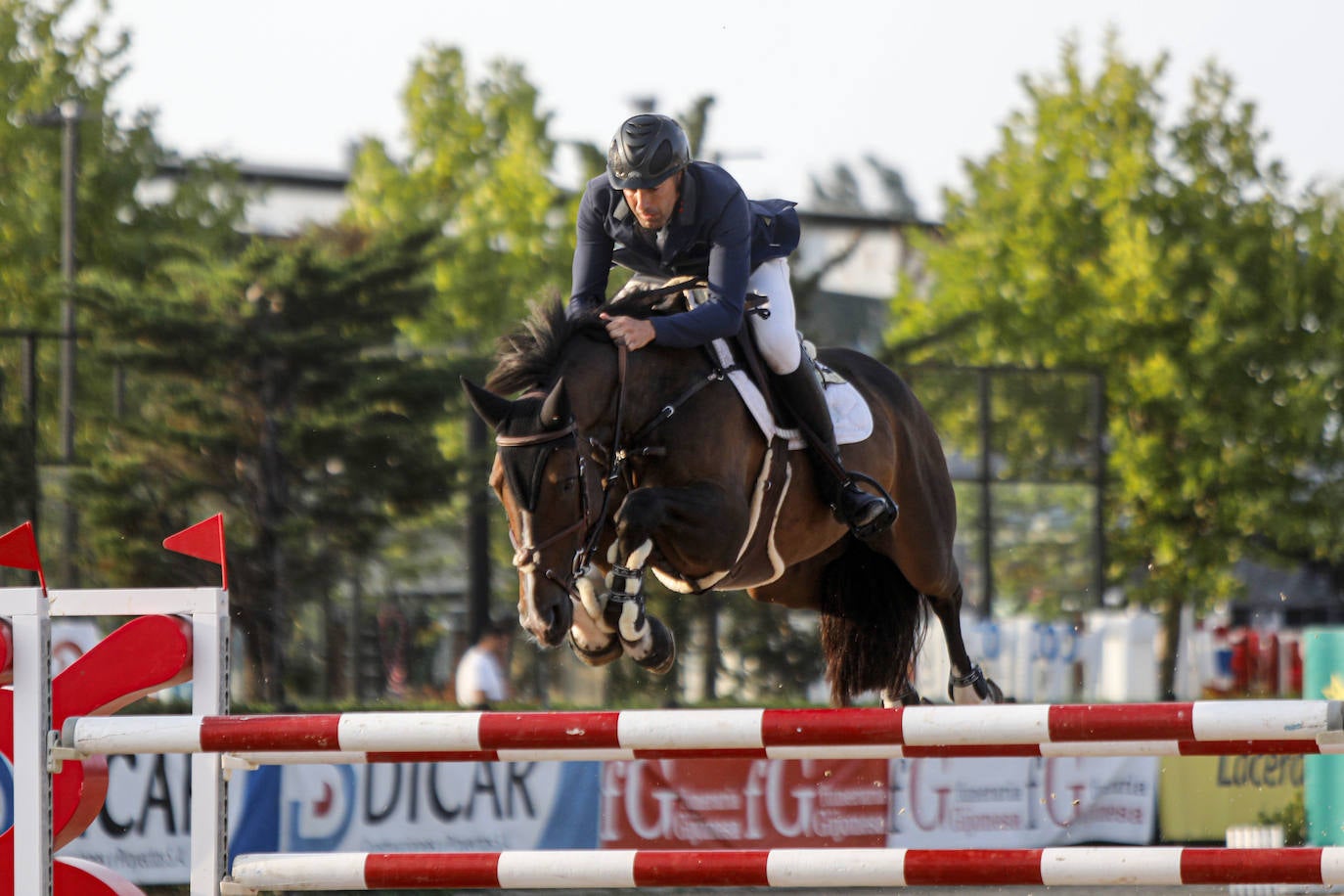 El circuito hípico gijonés regresa con varios concursos hípicos este verano como alternativa al concurso de saltos internacional de Las Mestas