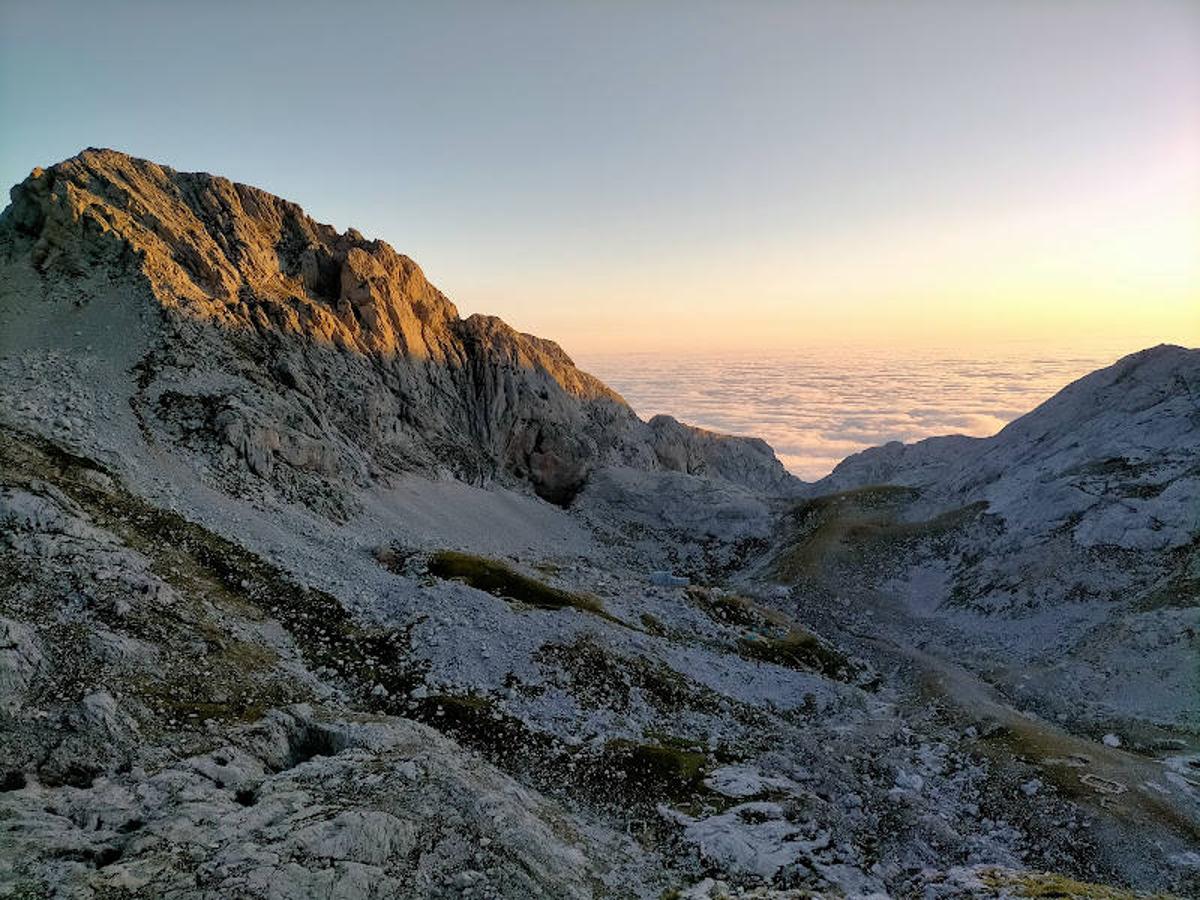 Amanecer desde el Refugio de Cabrones.