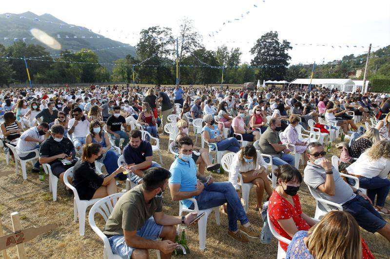 El cómico asturiano organiza su nuevo espectáculo 'En demasía Prau Festival'. El resultado es lo más parecido a una fiesta de prao que se ha celebrado en mucho tiempo. Sus asistentes escanciaron sidra y no pararon de reír con Joaquín Pajarón.