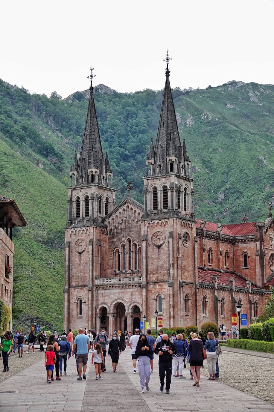 Fotos: Comienza la novena de la Santina en la Basílica de Covadonga