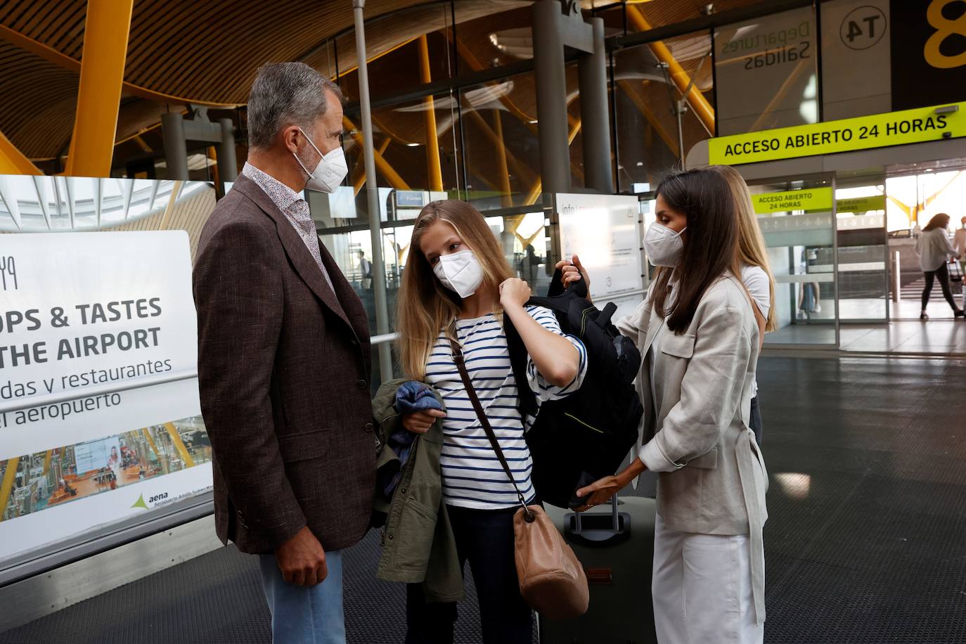 Fotos: La Princesa Leonor emprende su viaje a Gales