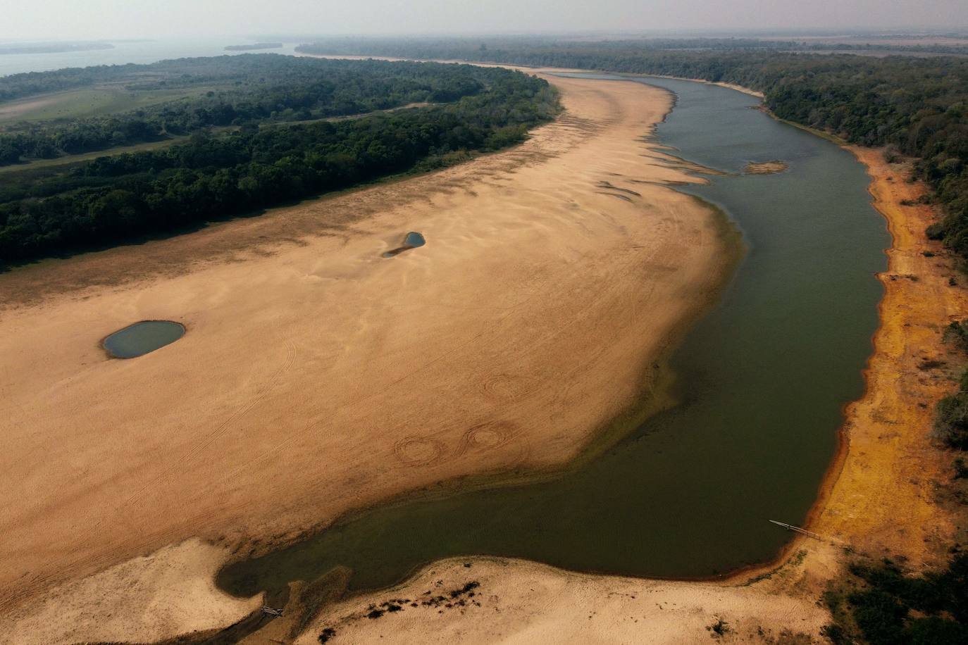 El río Paraná, que atraviesa Brasil, Paraguay y Argentina, está sufriendo este 2021 su peor bajada en más de medio siglo.