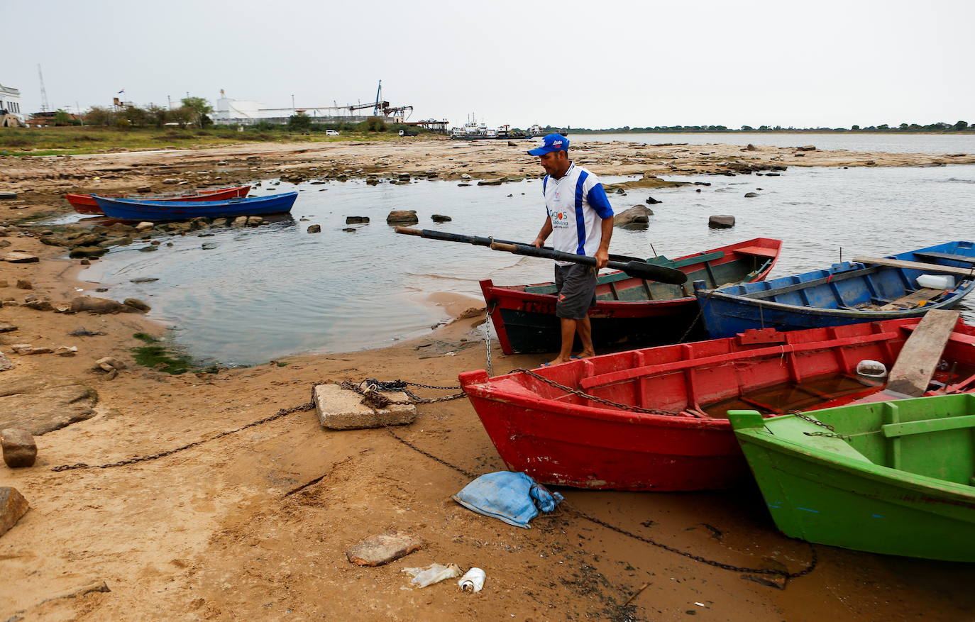 El río Paraná, que atraviesa Brasil, Paraguay y Argentina, está sufriendo este 2021 su peor bajada en más de medio siglo.