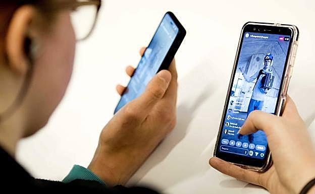 Sí, espiar el móvil de tu pareja es ilegal (y otros delitos tecnológicos que no conocías)