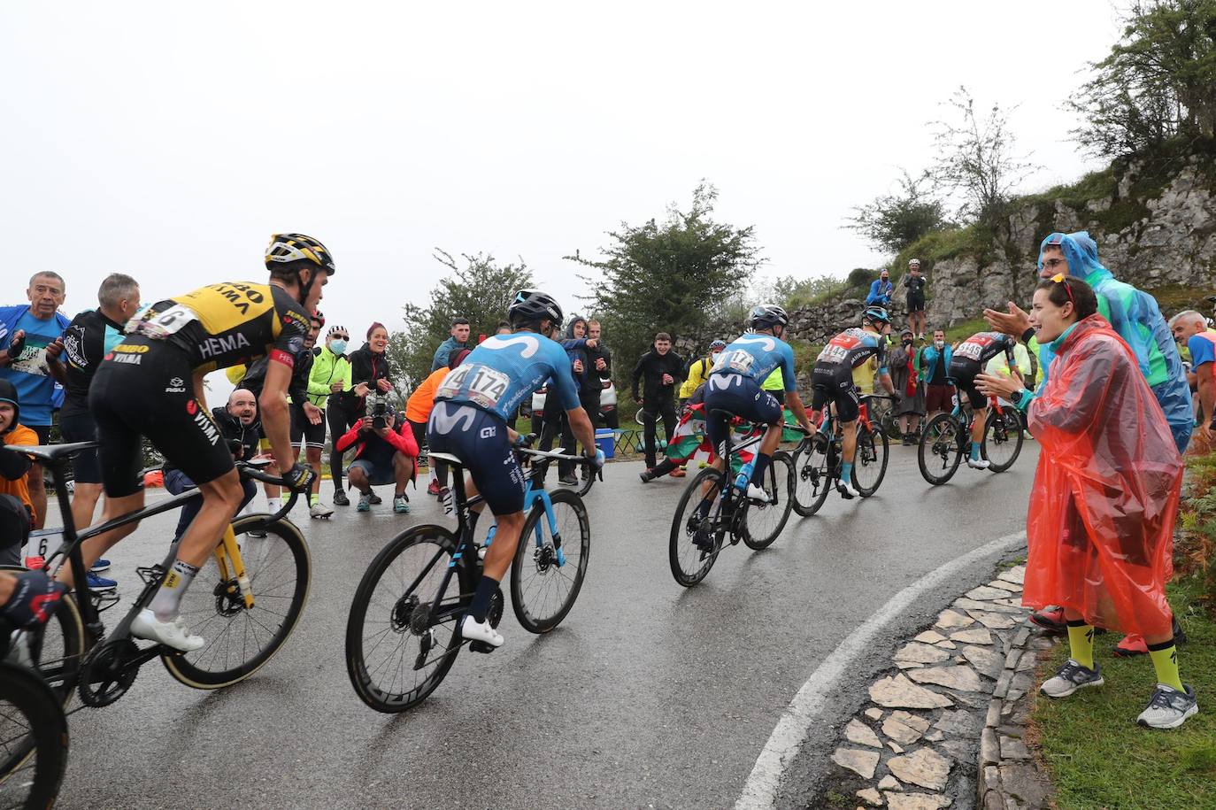 Fotos: Lección de Roglic en los Lagos, que recupera la camiseta roja