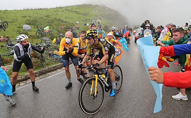 Roglic sentencia la Vuelta en los Lagos de Covadonga
