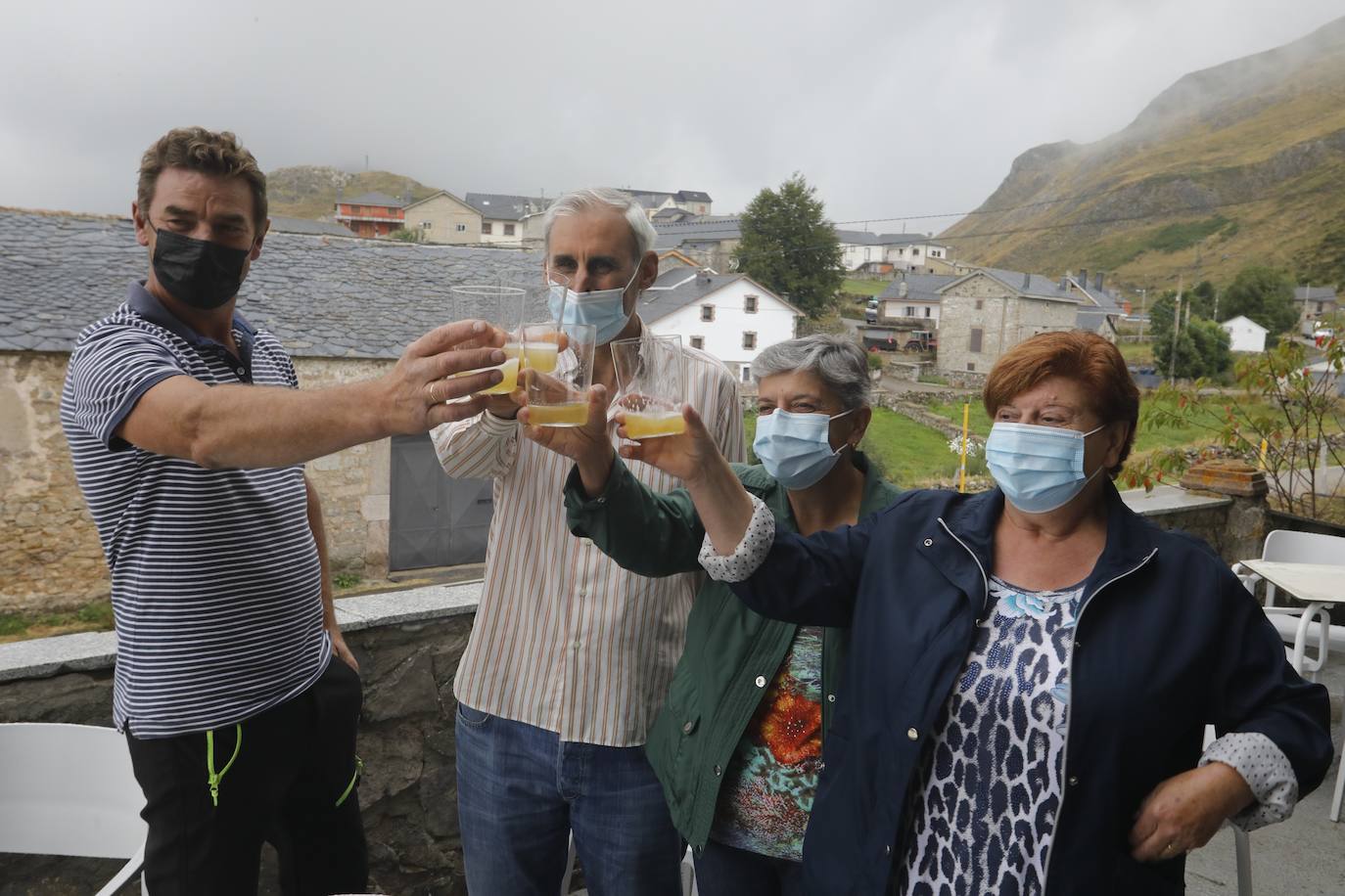 Fotos: La alegría de los vecinos de Santa María del Puerto