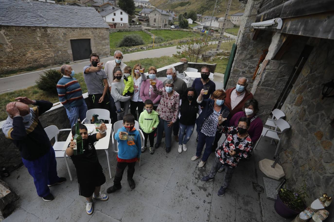 Fotos: La alegría de los vecinos de Santa María del Puerto