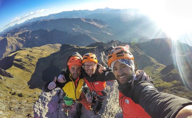 Manu Ponce, Iker y Eneko Pou tras las apertura de 'Supercanalizos'. 