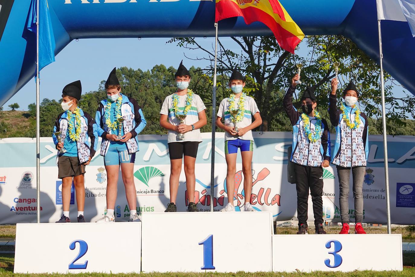 El Sella acoge este fin de semana dos pruebas deportivas. Este sábado se ha disputado el X Mini-Sella, la prueba abierta para las categorías que no pueden participar en el Descenso Internacional del Sella. Además, el domingo será turno para el XXII Descenso Adaptado del Sella con salida en Arriondas y descanso en Llordón