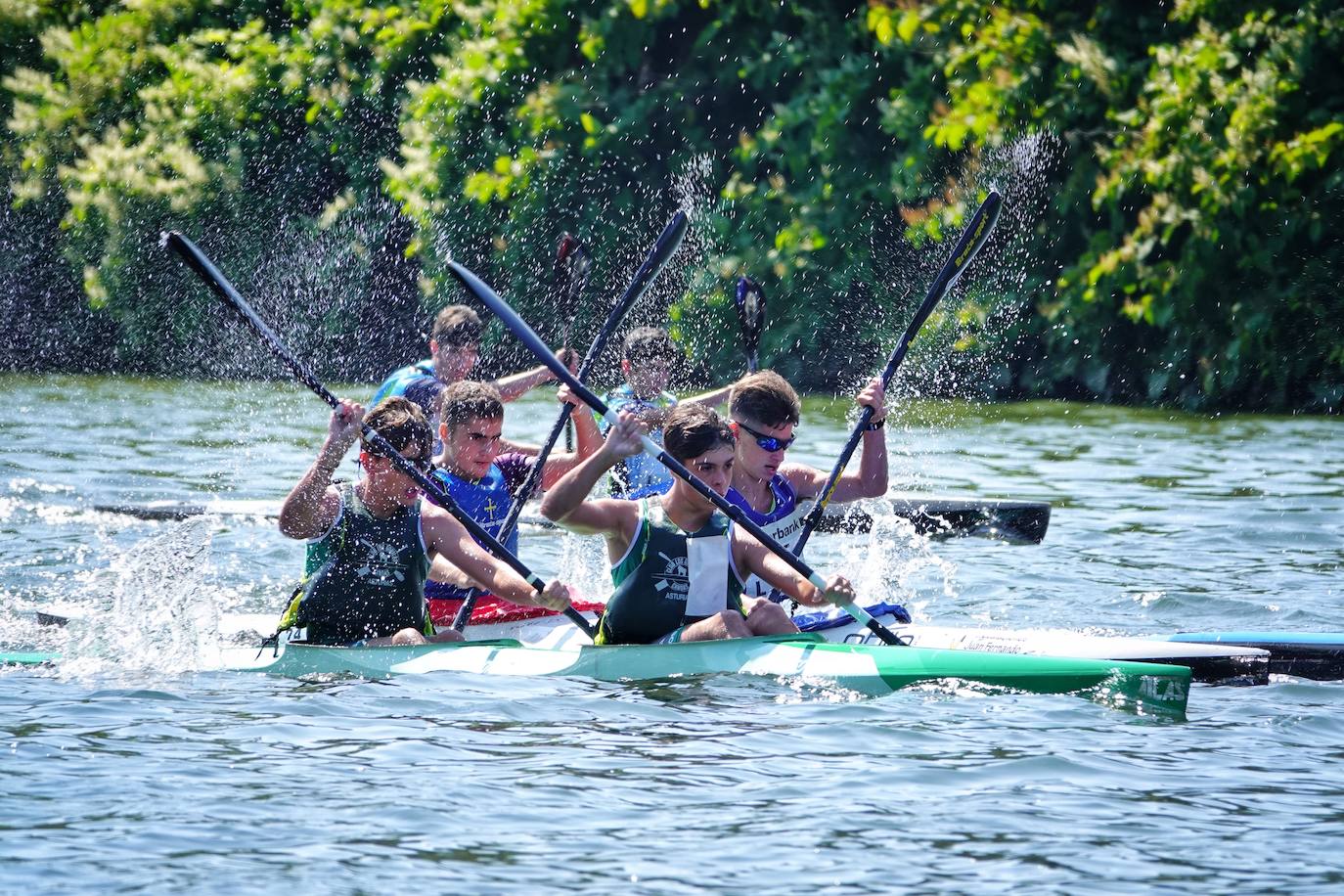 El Sella acoge este fin de semana dos pruebas deportivas. Este sábado se ha disputado el X Mini-Sella, la prueba abierta para las categorías que no pueden participar en el Descenso Internacional del Sella. Además, el domingo será turno para el XXII Descenso Adaptado del Sella con salida en Arriondas y descanso en Llordón