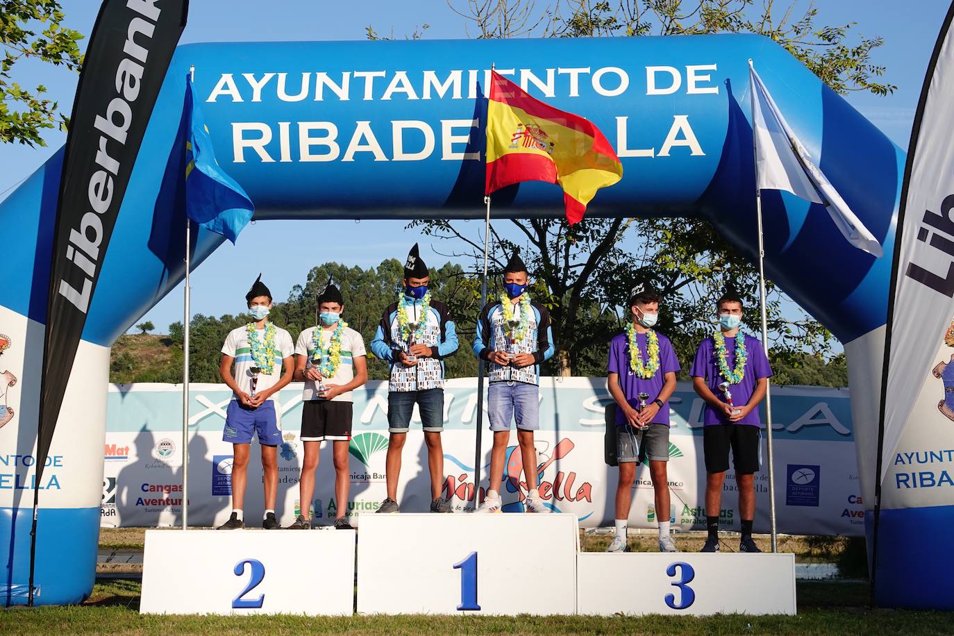 El Sella acoge este fin de semana dos pruebas deportivas. Este sábado se ha disputado el X Mini-Sella, la prueba abierta para las categorías que no pueden participar en el Descenso Internacional del Sella. Además, el domingo será turno para el XXII Descenso Adaptado del Sella con salida en Arriondas y descanso en Llordón