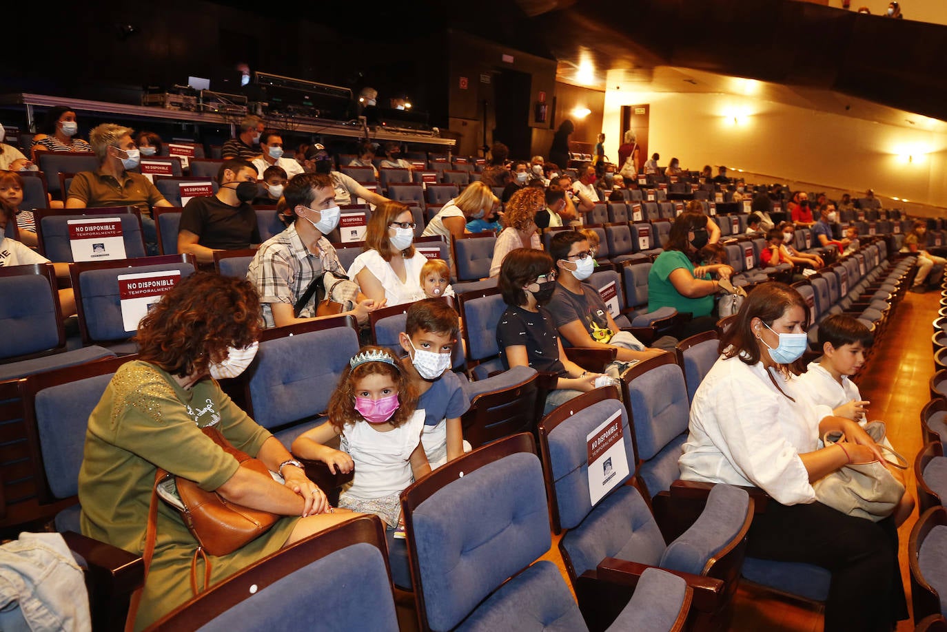 La programación infantil de las fiestas ovetenses de San Mateo ha acercado la música del emblemático grupo Queen a los más pequeños. El tributo 'Queen for Kids. Mi primer concierto' ha conquistado a niños y mayores este sábado. 