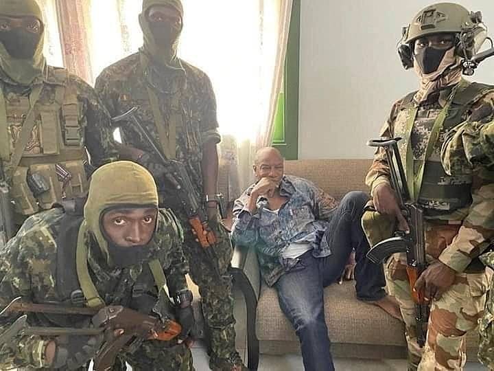 Militares golpistas aseguran haber capturado al presidente de Guinea, Aplha Condé, después de que a primera hora de este domingo escucharan fuertes disparos en el centro de la capital 