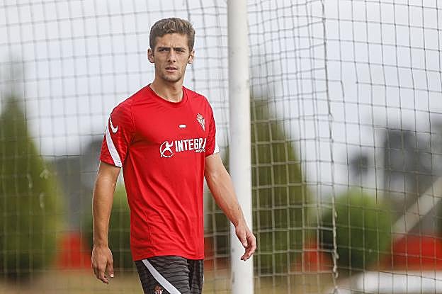 José Gragera, en el entrenamiento de ayer en Mareo, el primero de la semana. 