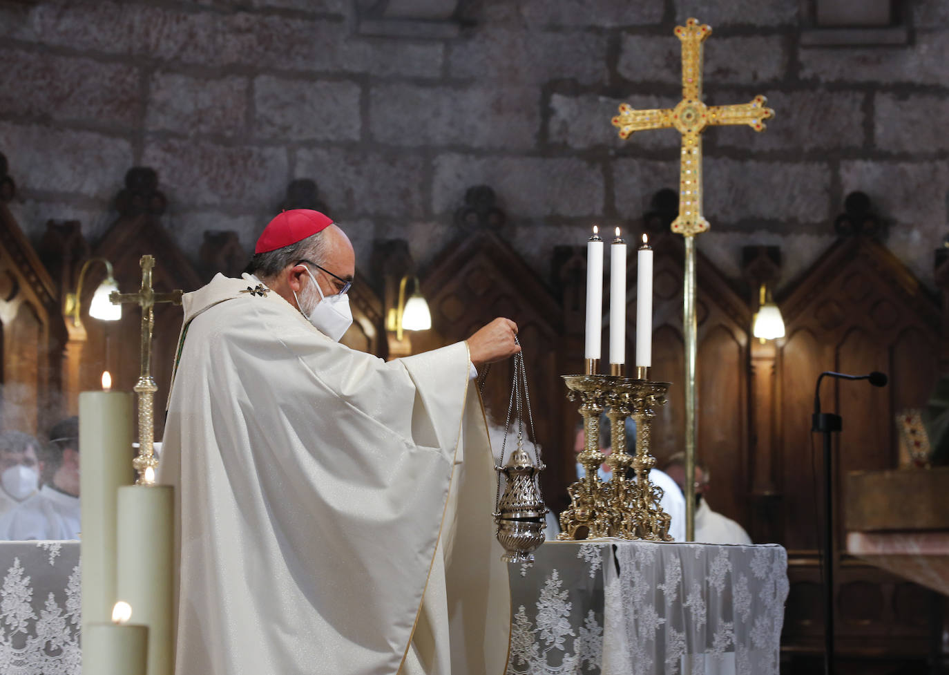 El acto religioso en Covadonga para celebrar el Día de Asturias es un evento ineludible para muchos asturianos que quieren honrar a la Santina. 