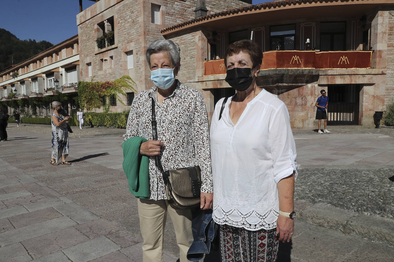 El acto religioso en Covadonga para celebrar el Día de Asturias es un evento ineludible para muchos asturianos que quieren honrar a la Santina. 