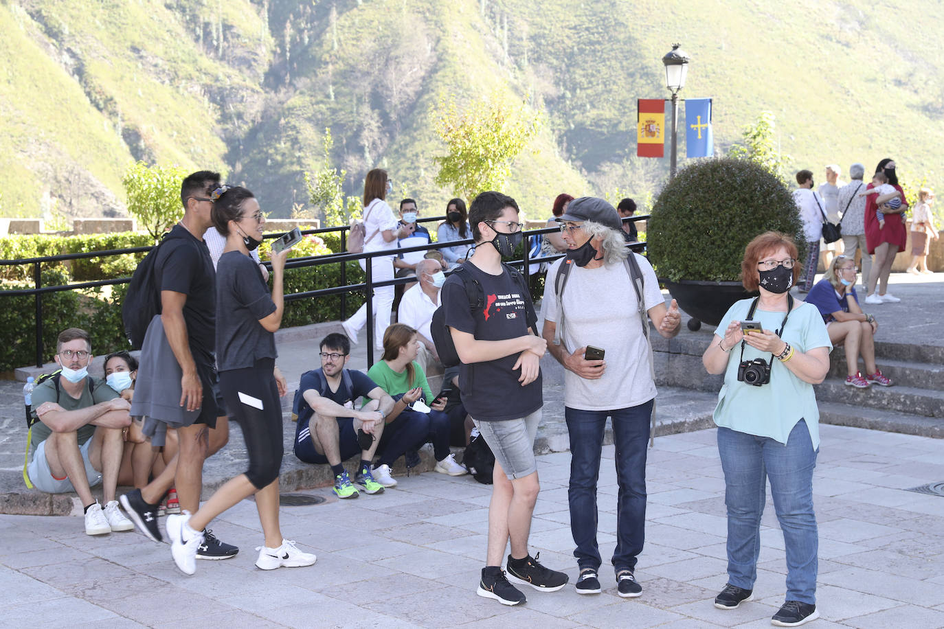 El acto religioso en Covadonga para celebrar el Día de Asturias es un evento ineludible para muchos asturianos que quieren honrar a la Santina. 