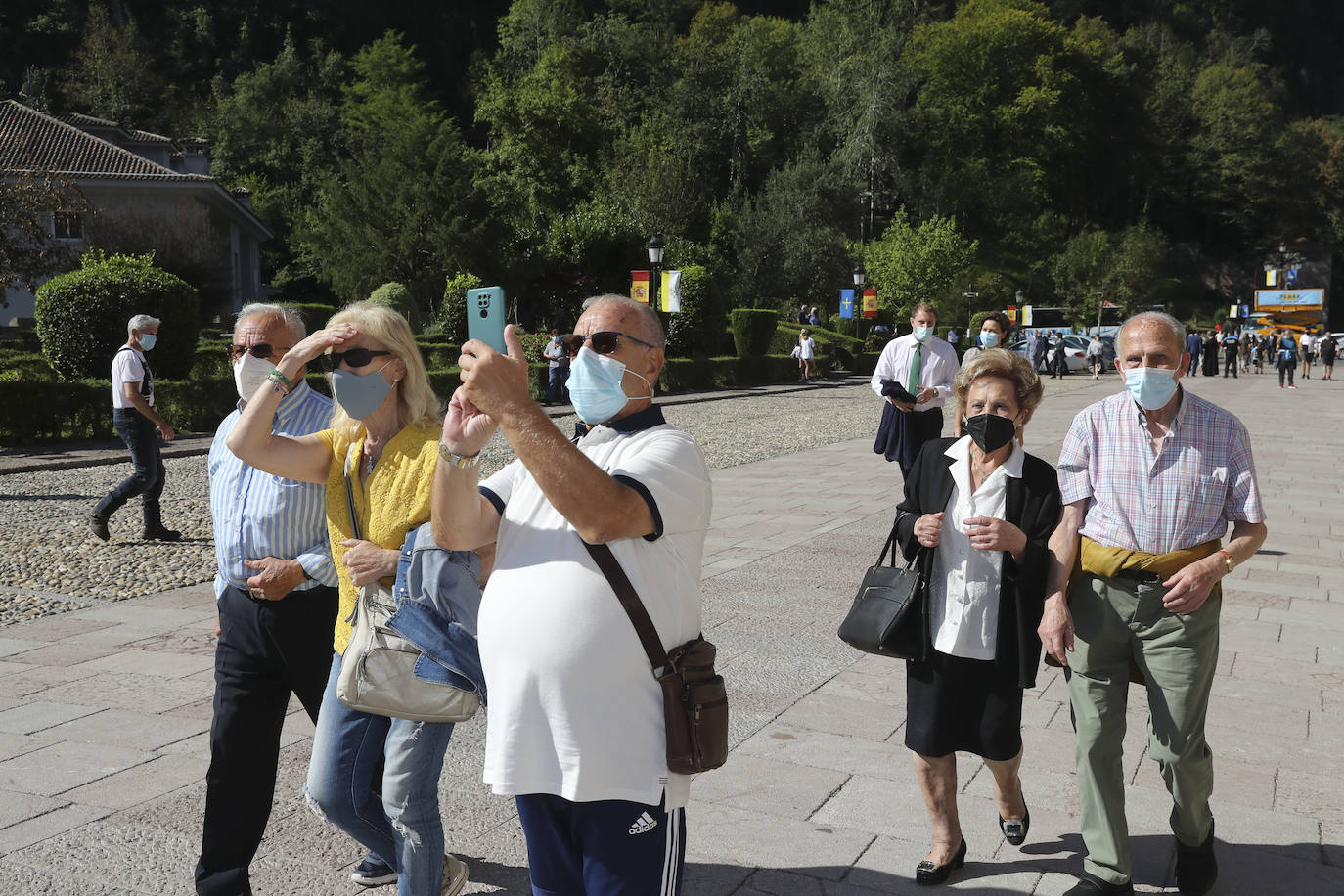 El acto religioso en Covadonga para celebrar el Día de Asturias es un evento ineludible para muchos asturianos que quieren honrar a la Santina. 