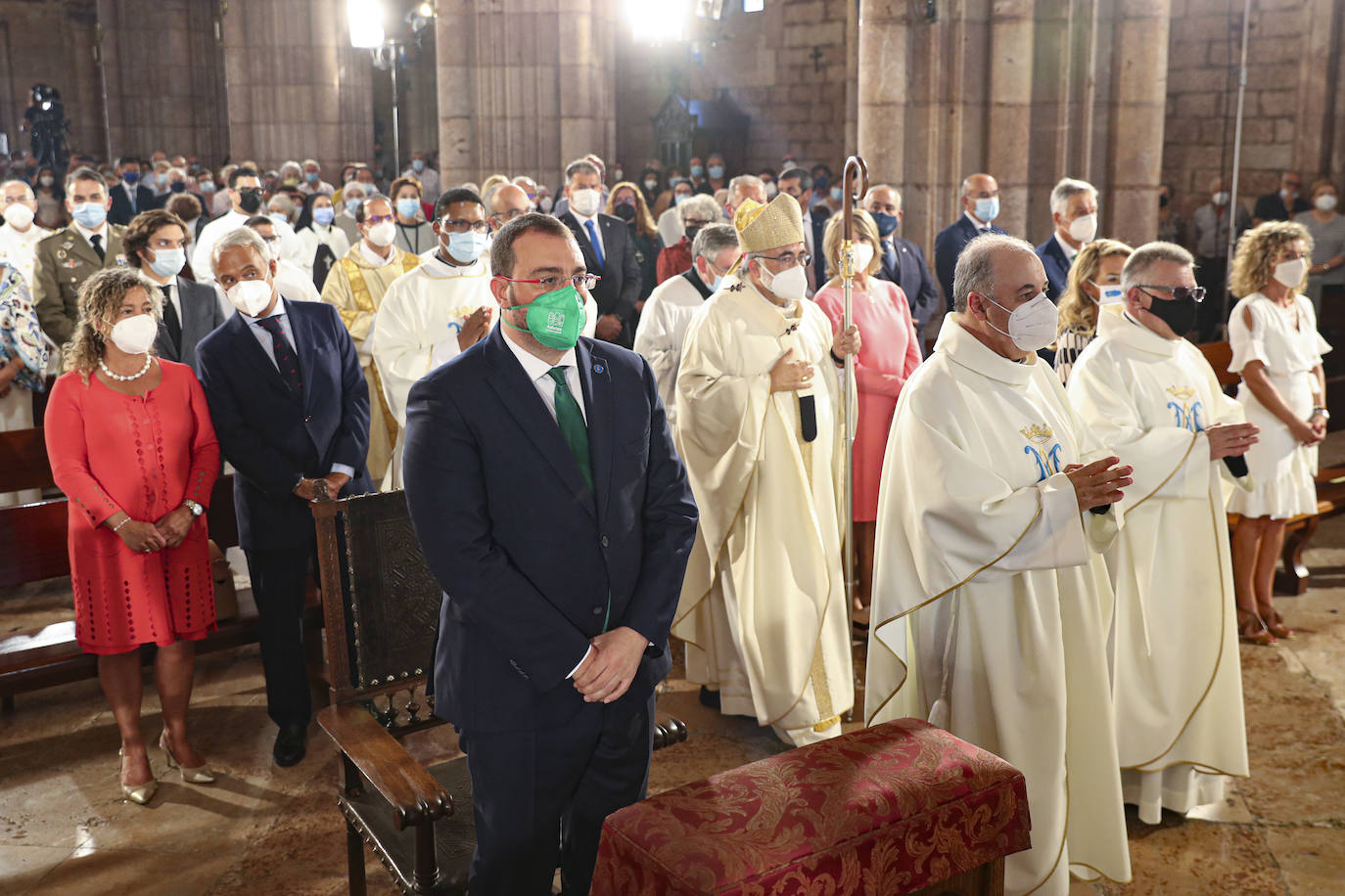 El acto religioso en Covadonga para celebrar el Día de Asturias es un evento ineludible para muchos asturianos que quieren honrar a la Santina. 