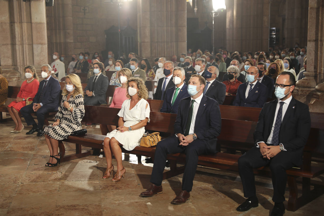 El acto religioso en Covadonga para celebrar el Día de Asturias es un evento ineludible para muchos asturianos que quieren honrar a la Santina. 