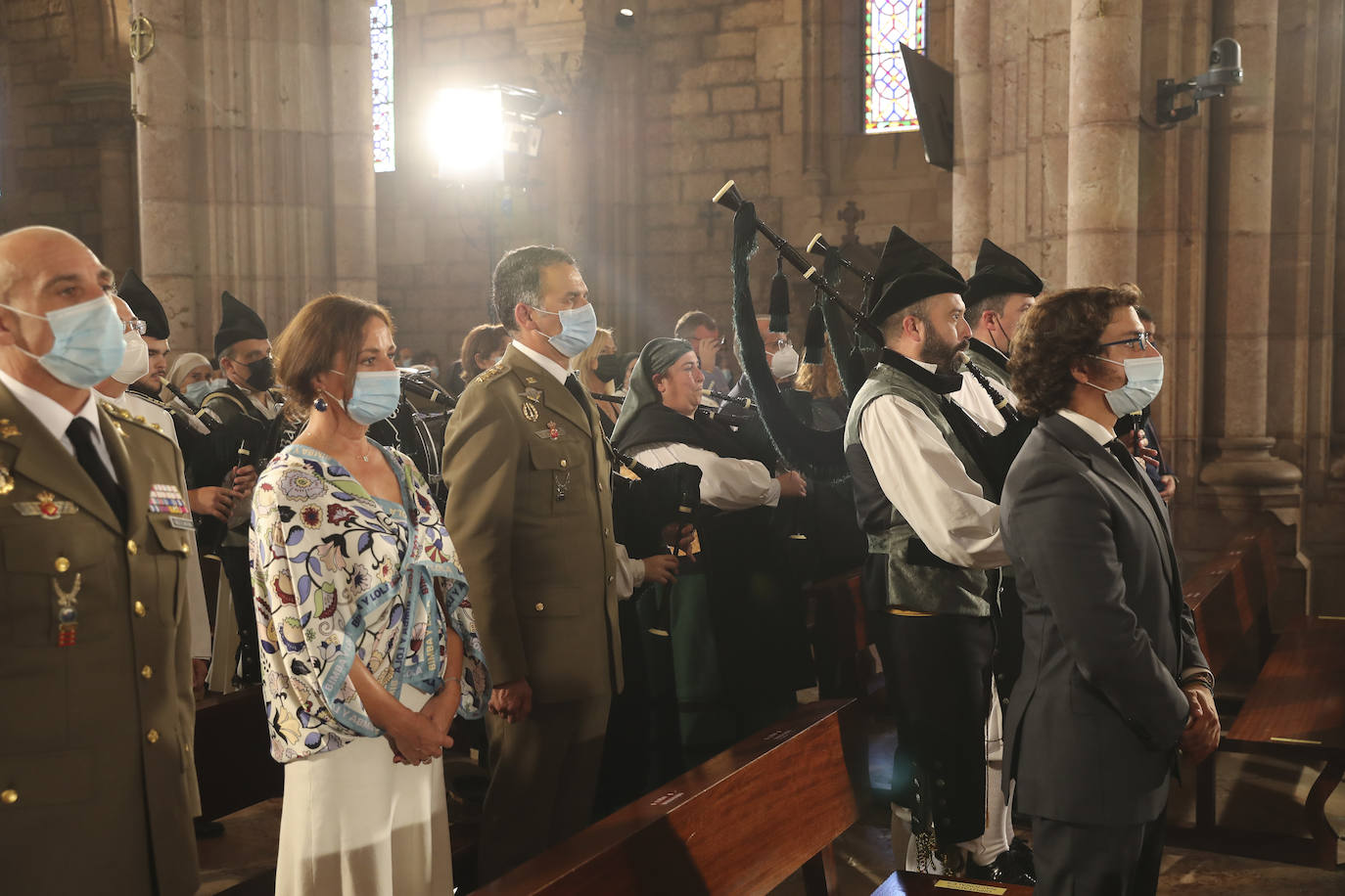 El acto religioso en Covadonga para celebrar el Día de Asturias es un evento ineludible para muchos asturianos que quieren honrar a la Santina. 