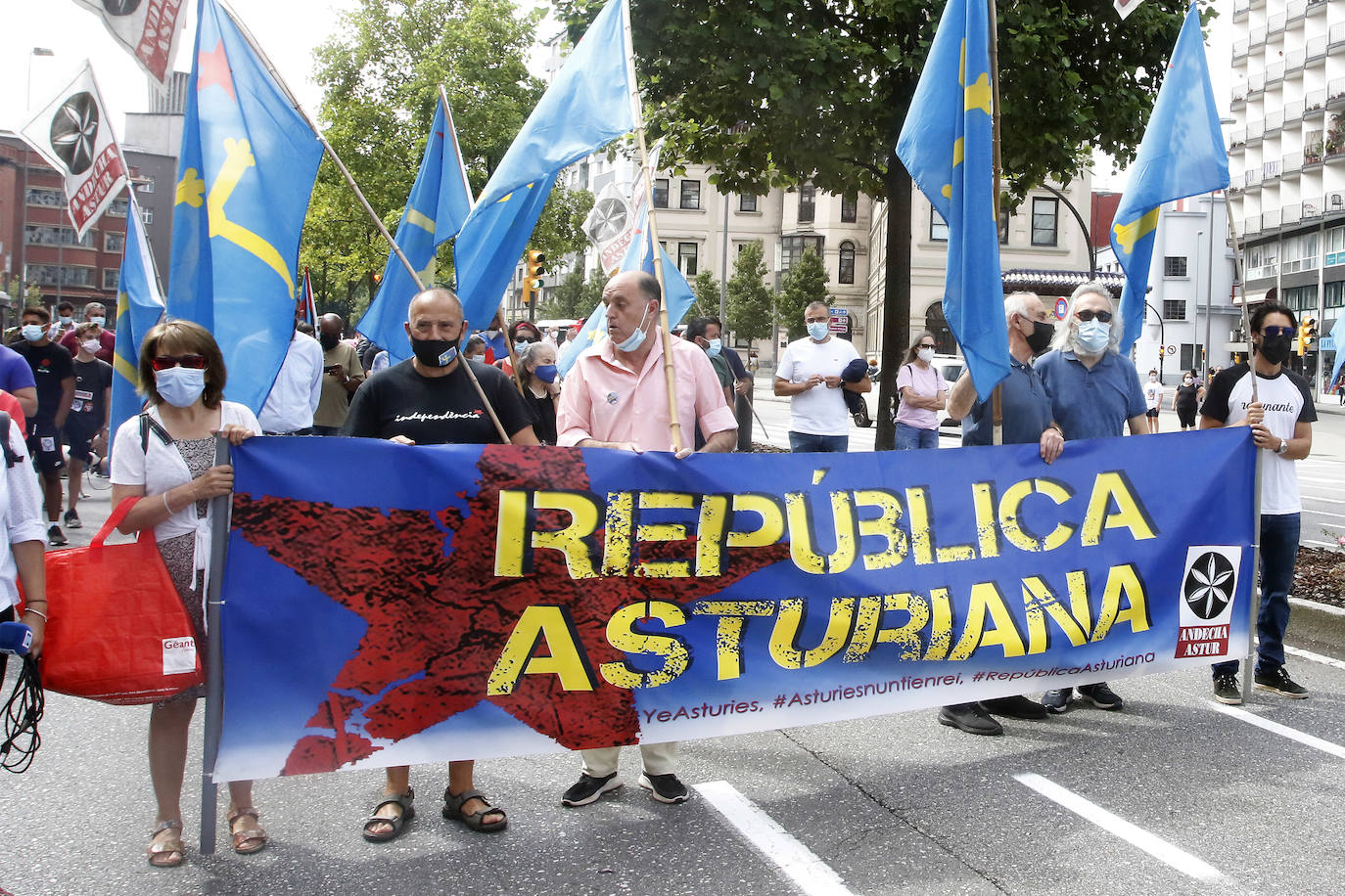 Sindicatos y partidos de izquierda pidieron «una Asturies por el empleo y la mocedá»