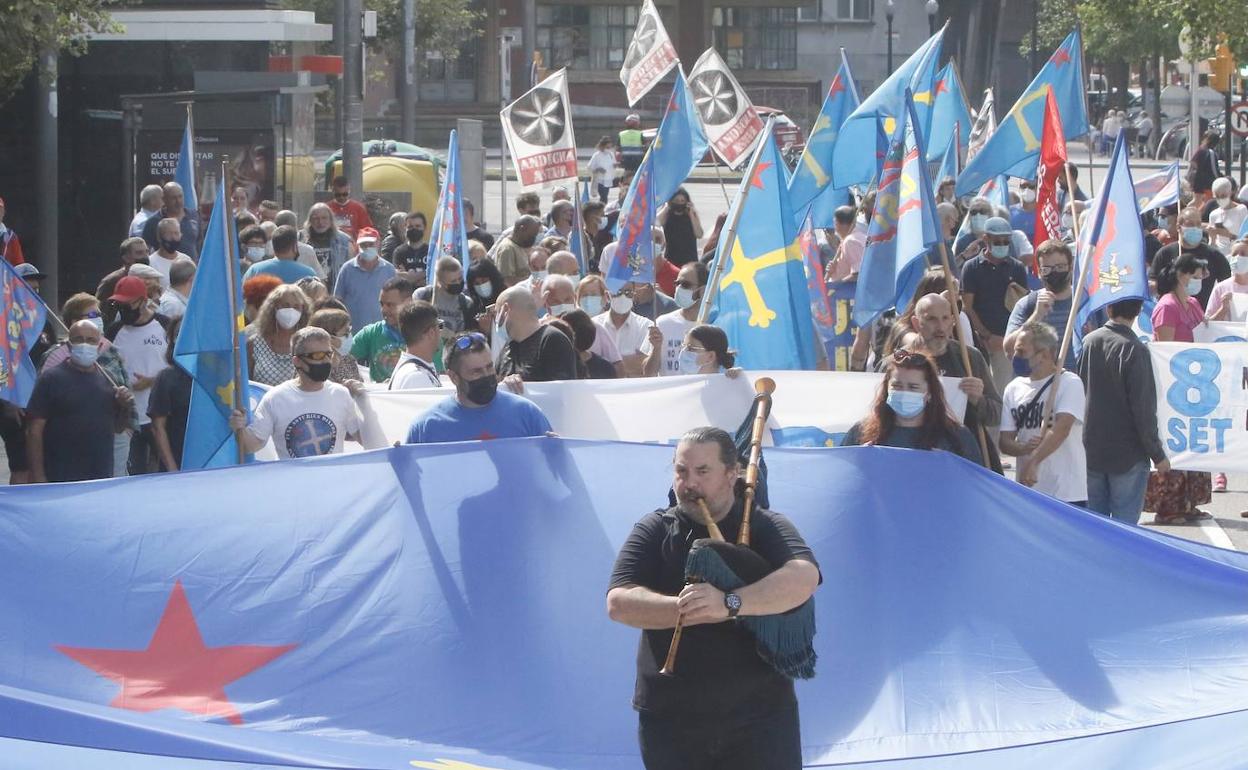 Manifestantes en Gijón 