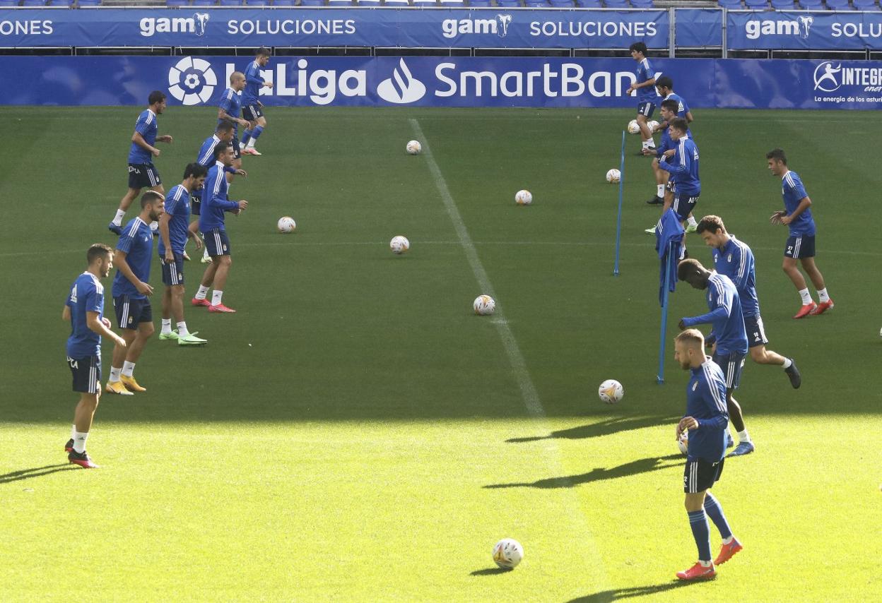 Los jugadores azules se trasladaron ayer al Carlos Tartiere para realizar la sesión de trabajo. 