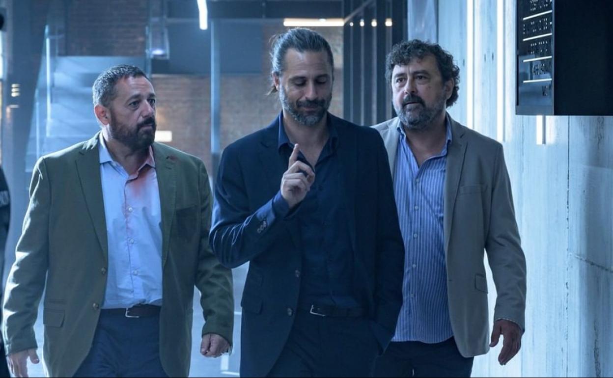 Pepón Nieto, Hugo Silva y Paco Tous en 'Los hombres de Paco: el regreso'. 