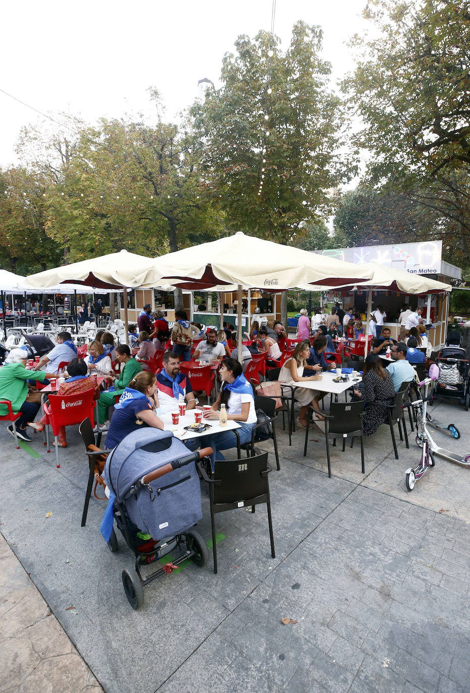 Veintidós de las cuarenta instalaciones que sustituyen a los chiringuitos abren sus puertas sin luz al carecer de un certificado 