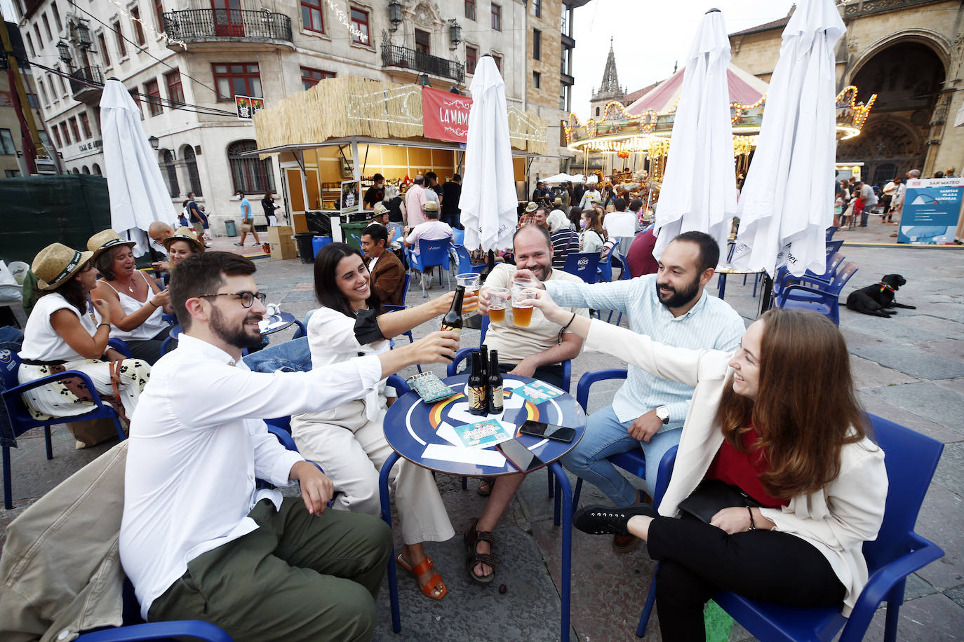 Veintidós de las cuarenta instalaciones que sustituyen a los chiringuitos abren sus puertas sin luz al carecer de un certificado 