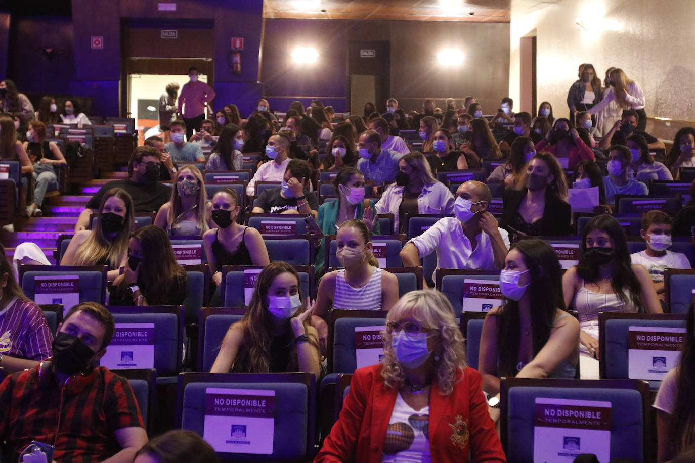 Los ritmos latinos 'levantan' un Auditorio repleto de público con ganas de escuchar las canciones de las tan añoradas discotecas 