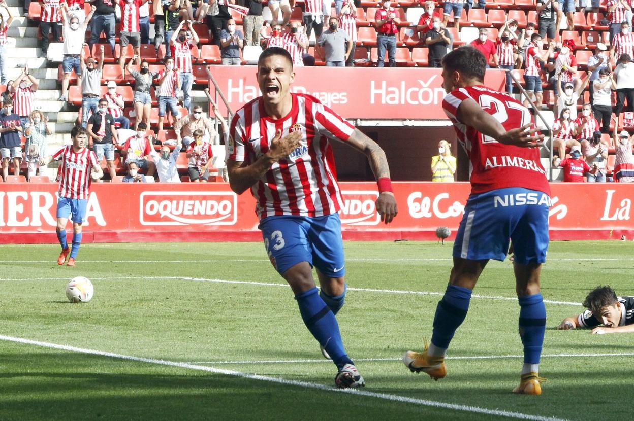 Djuka celebra el gol que dio la primer victoria a los rojiblancos esta temporada ante el Burgos. 