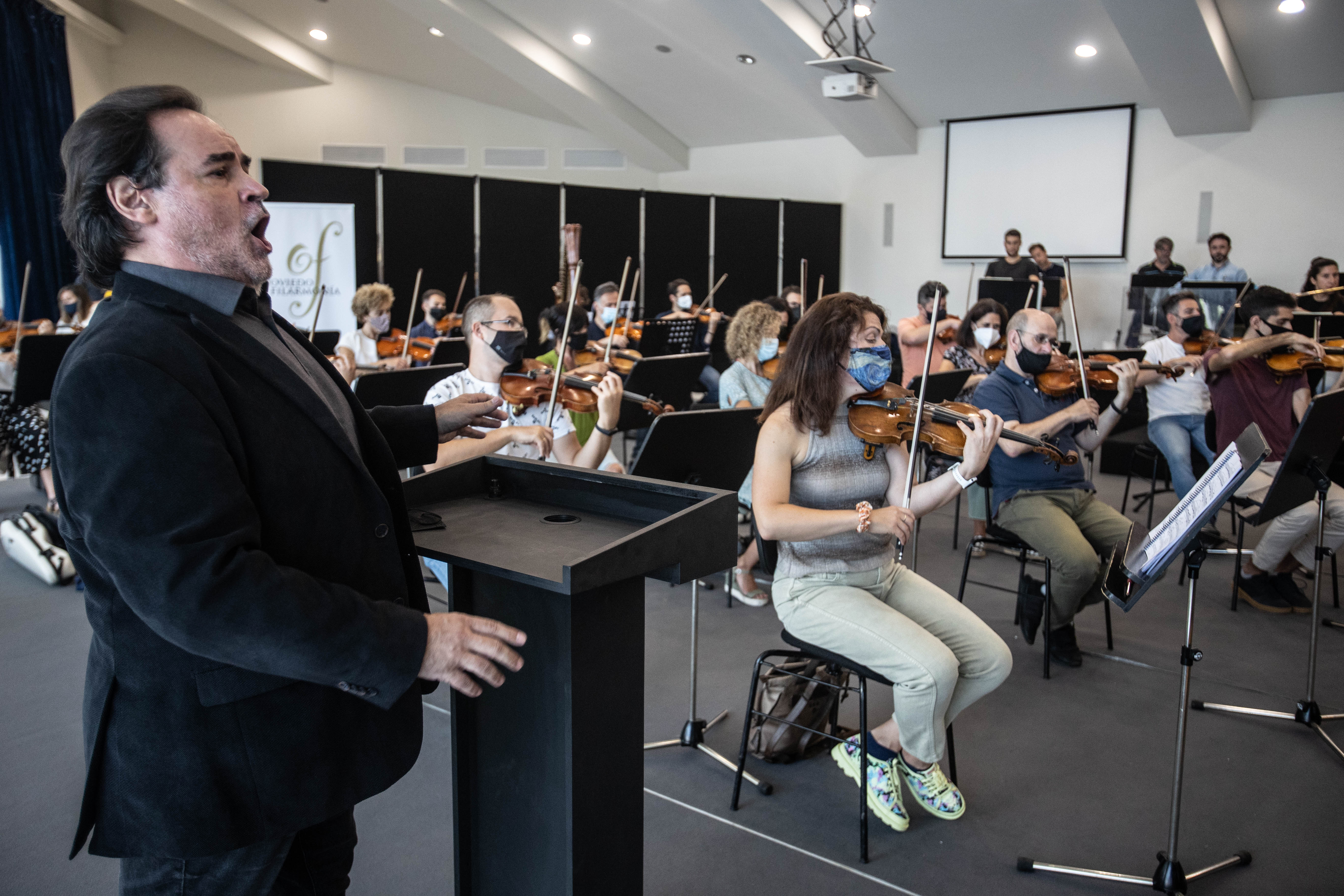 Presentación en el Calatrava de la Gala Lírica de Grandes Tenores BAG (Bros-Anduaga-Gandía) con la orquesta Oviedo Filarmonía, que tendrá lugar este jueves, 16 de septiembre.